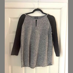 Van Heusen sweater with lace sleeves. Sz M